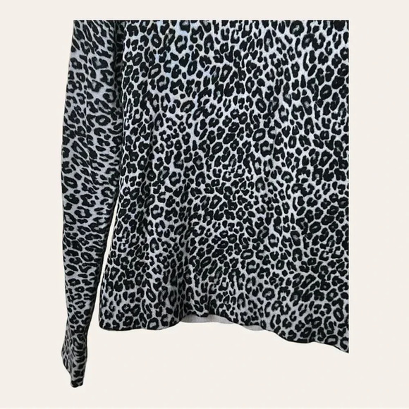 0404. CHARTER CLUB FULL BUTTON UP LONG SLEEVE CARDIGAN SIZE MEDIUM LEOPARD PRINT - Picture 10 of 12